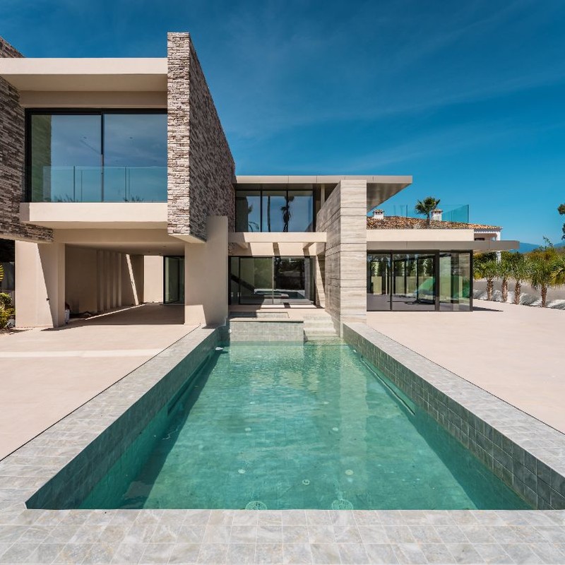 Nowoczesna willa z basenem i strefą spa w prestiżowym Cortijo Blanco w San Pedro