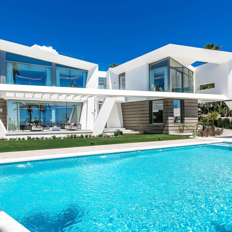 Unikalne, awangardowe dzieło sztuki w pierwszej linii brzegowej na Costa del Sol