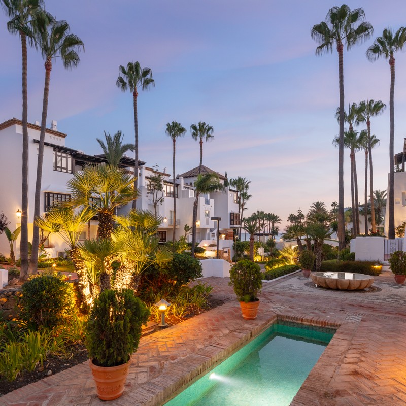 Luksusowy apartament przy plaży na Złotej Mili w Marbelli